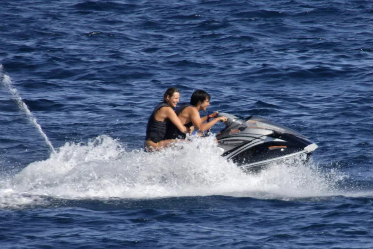 Luka Modrić odveo djevojku na plažu pa joj priu&scaron;tio uzbudljivih pola sata. Čale bio tik uz njih