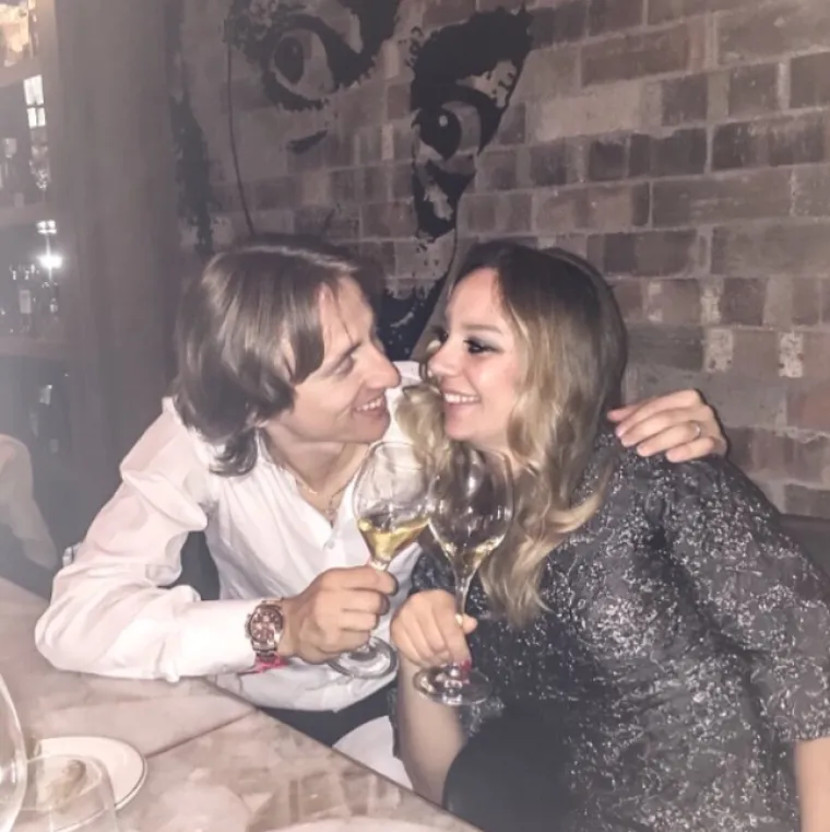 'Pozvao sam je na kavu da joj zahvalim na pomoći. Bilo je to ugodno čavrljanje. Vrijeme mi je u njenom dru&scaron;tvu jednostavno letjelo. I nikad dosta. Bilo je jo&scaron; nekoliko susreta na kavi. Ponekad bih navratio kod nje kući, s obzirom na to da smo živjeli tako blizu', opisao je njihovo upoznavanje koje se dogodilo na Ravnicama tijekom njegovog preseljenja u novi stan.