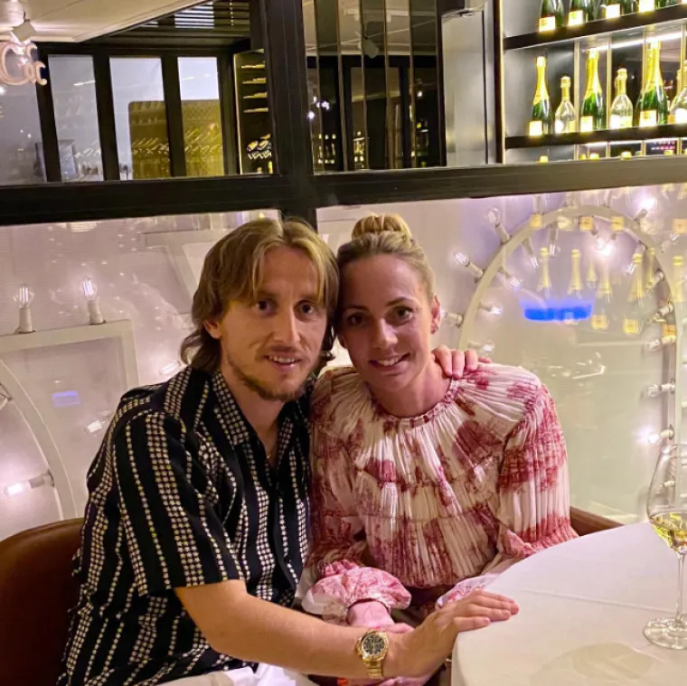 Njihov se prvi susret dogodio preko telefona, zbog posla, a razgovor je potrajao tri sata.