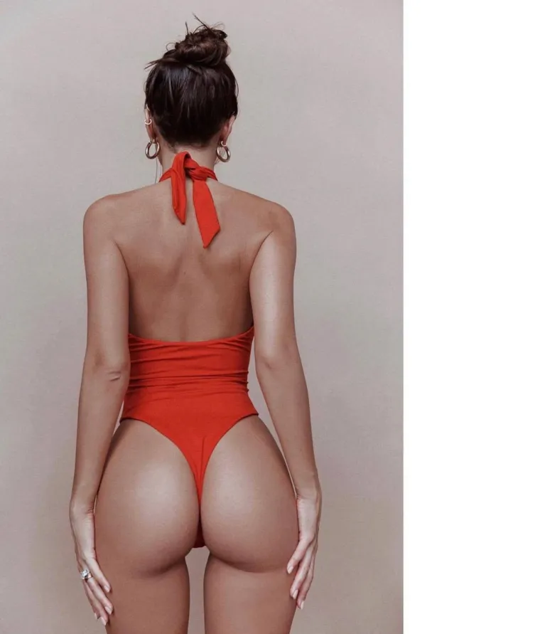 Emily Ratajkowski i kada ne tulumari izgleda fatalno seksi: Ovo je rezultat kada manekenka 'zgrabi' ono što prvo vidi u ormaru