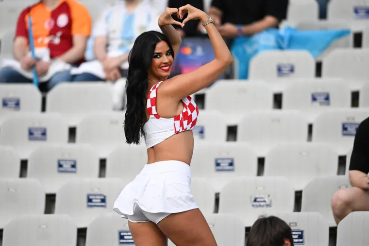 Nakon Lige nacija Ivana Knoll preplavila svjetske medije: 'Hrvatska supernavijačica ponovno na stadionu!'