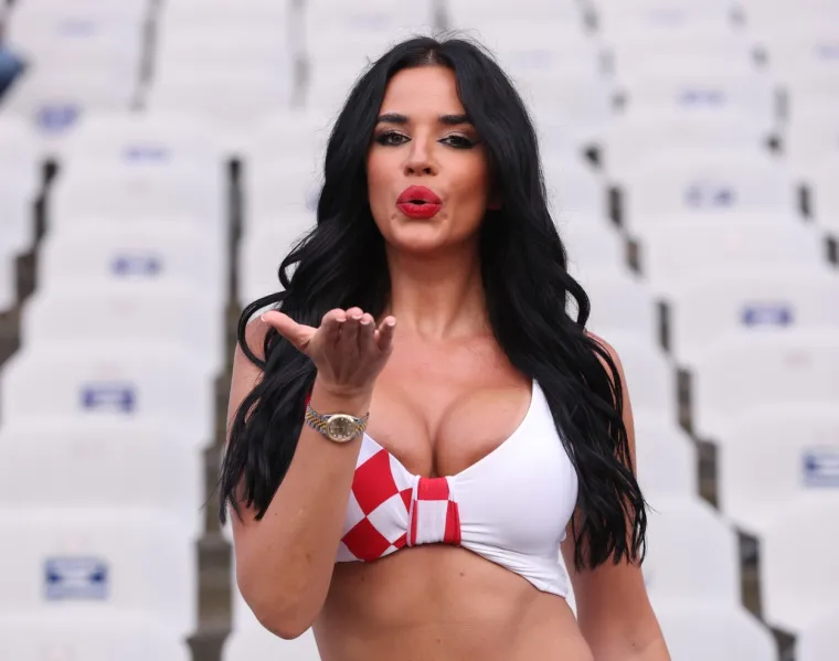 Nakon Lige nacija Ivana Knoll preplavila svjetske medije: 'Hrvatska supernavijačica ponovno na stadionu!'