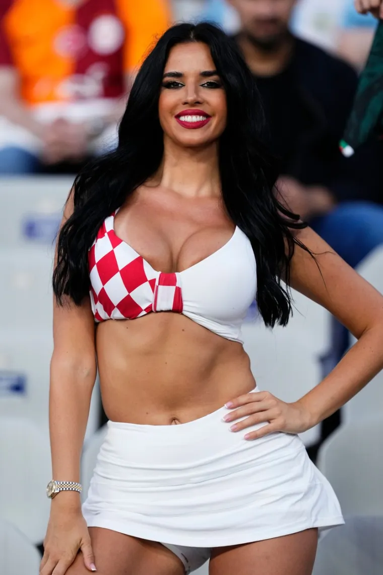 Nakon Lige nacija Ivana Knoll preplavila svjetske medije: 'Hrvatska supernavijačica ponovno na stadionu!'