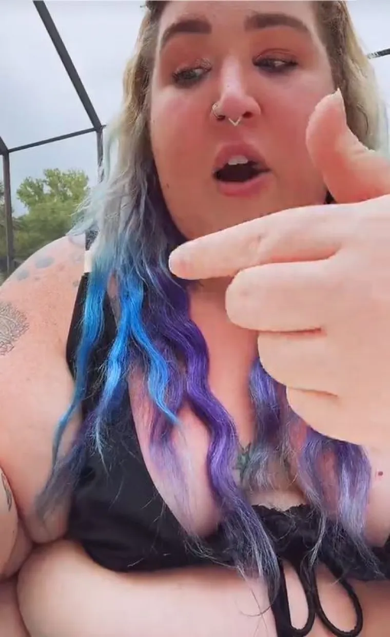 Ponosna debeljuca uzvratila hejterima: 'Nije me briga &scaron;to moji susjedi osjećaju nelagodu kad nosim badić u dvori&scaron;tu'