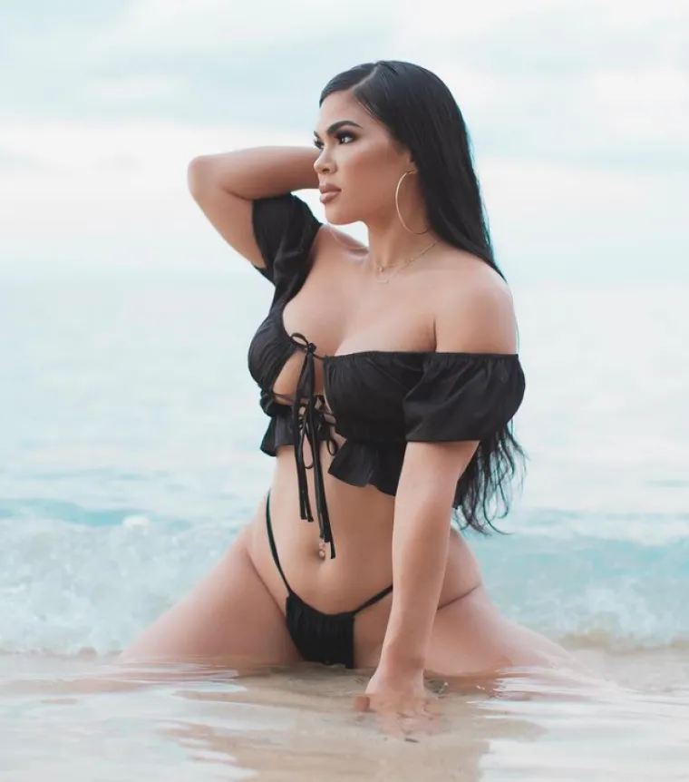 Vruća bivša UFC borkinja seksi kombinezonom dovela pratitelje do ludila: 'Opsjednut sam tobom'