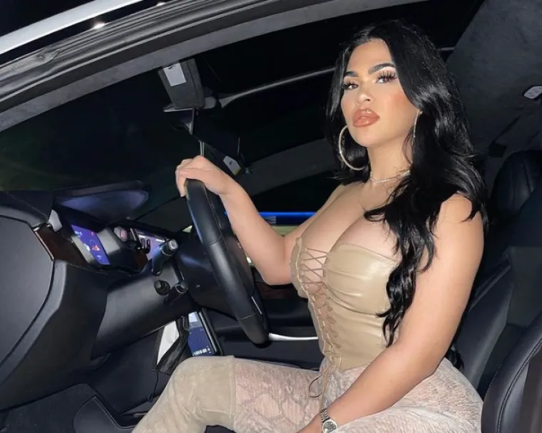 Vruća bivša UFC borkinja seksi kombinezonom dovela pratitelje do ludila: 'Opsjednut sam tobom'