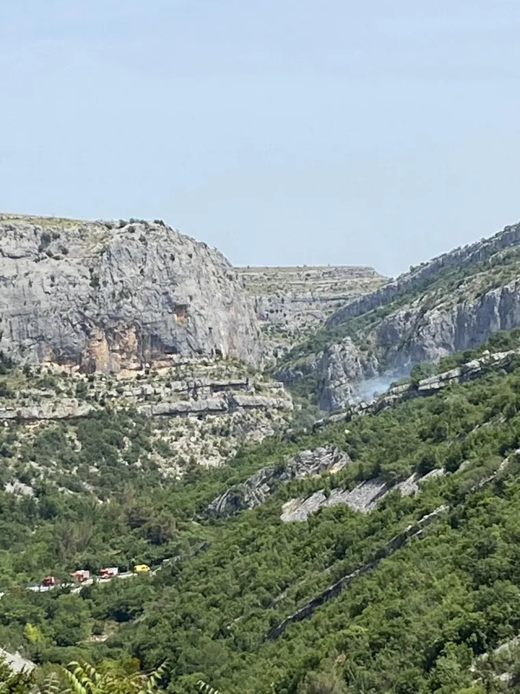 Pogledajte prve snimke s mjesta pada helikopetra. Našli su tijela i olupinu
