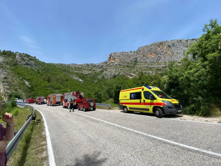 Pogledajte prve snimke s mjesta pada helikopetra. Našli su tijela i olupinu