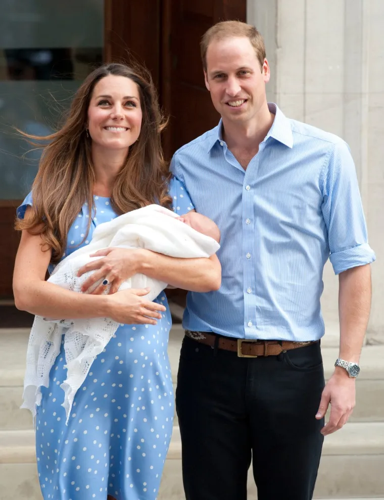 Prvo dijete vojvotkinje i princa, George, rođen je u bolnici St. Mary u Londonu, istom mjestu gdje su rođeni i William i Harry. Njegov dolazak na svijet bio je globalni događaj, a George, kao treći u redu za prijestolje, od najranijih dana nosi teret buduće uloge.

