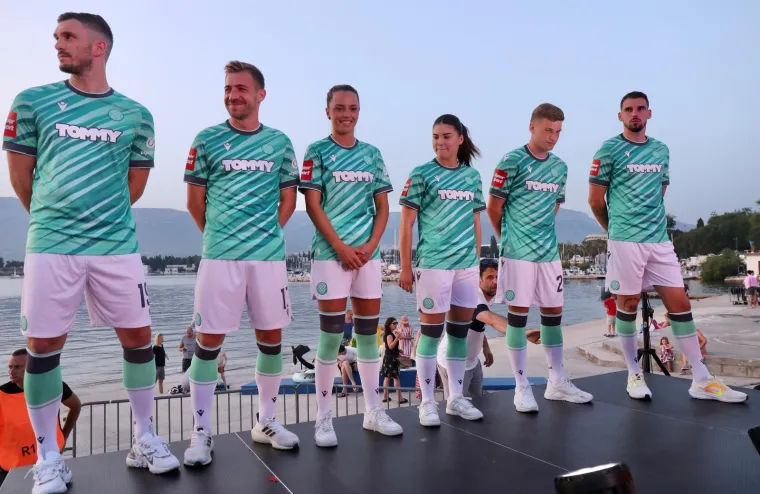 'Za bolji svit - Hajduk Split': Splitski klub predstavio dres kakav nikad kroz povijest nisu imali