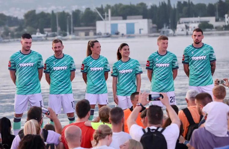 'Za bolji svit - Hajduk Split': Splitski klub predstavio dres kakav nikad kroz povijest nisu imali