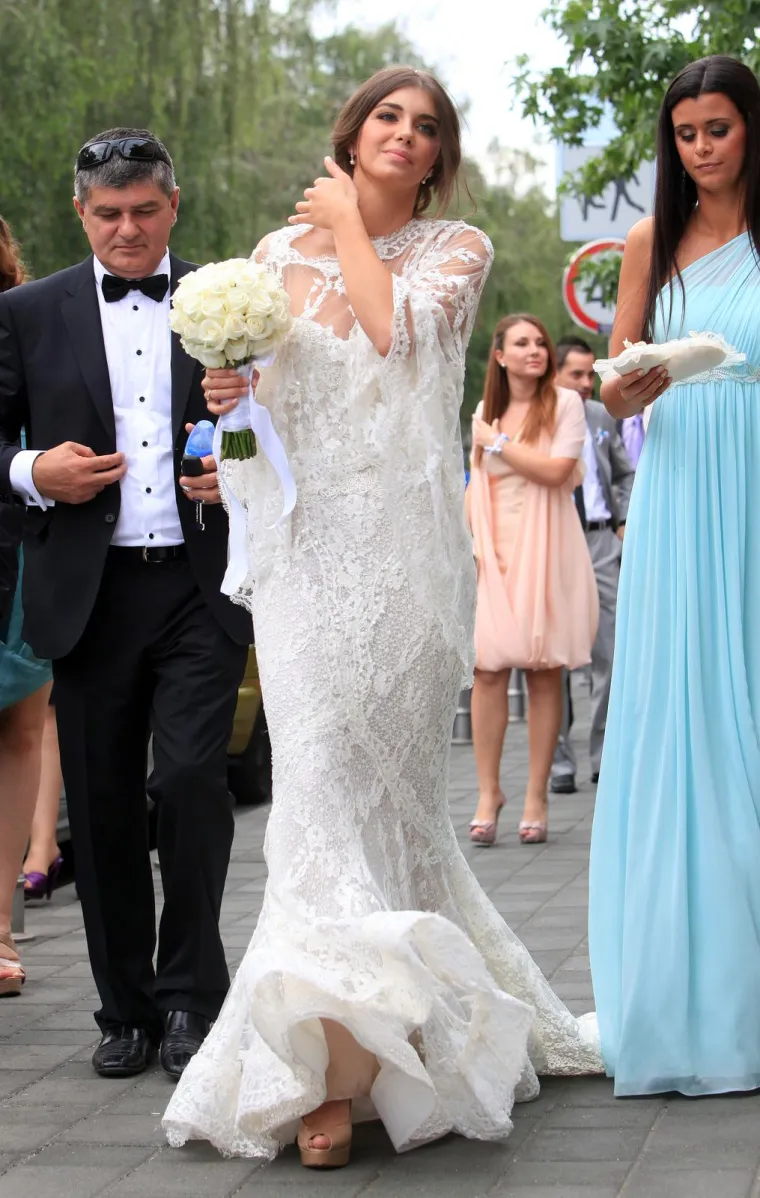 Prvi brak sklopila je s bivšim nogometašem Jerkom Lekom, s kojim ima dva sina, Carlosa i Leona. Iva i Jerko u vezi su bili devet godina, od toga pet u braku, između 2012. i 2017. godine, a upoznali su se tijekom jedne revije koju je ona nosila.