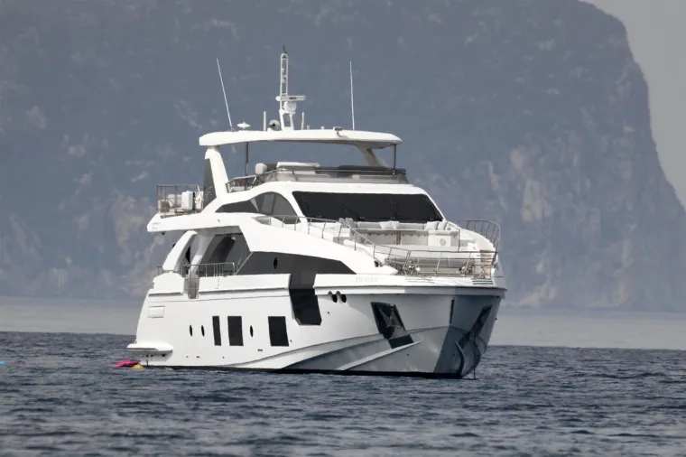 Dojadila joj idila? Sudeći prema fotkama s odmora, Georgina Rodriguez se dosađivala na skupoj jahti u dru&scaron;tvu Ronalda