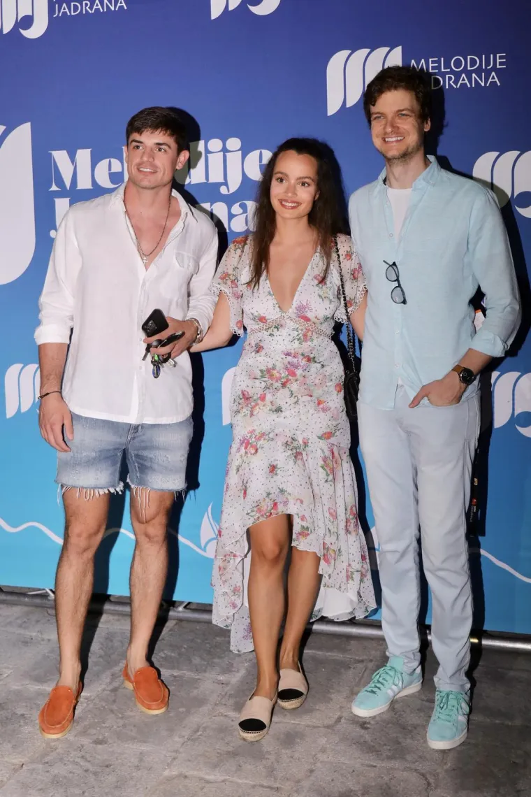 Hana i Vjekoslava blistale u ljetnim haljinama, Rozga do&scaron;la u iznenađujućem outfitu, a Domenica je pomela &scaron;ik izdanjem