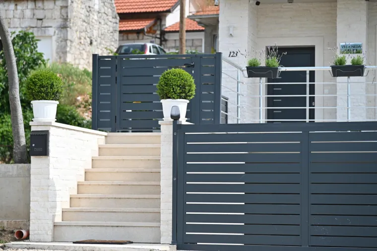 Neda Ukraden pozvala fotoreportere da snime njezinu vilu kod Imotskog: Pogledajte kako izgleda obnovljena Vila Neda u Ukradenima