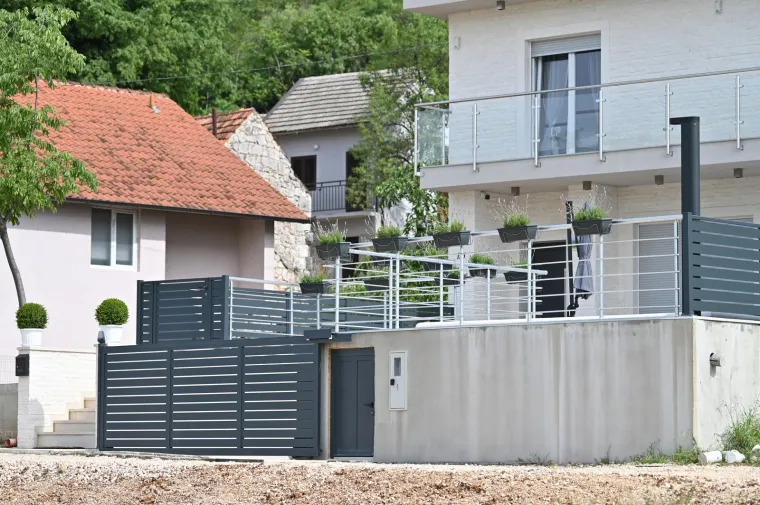 Neda Ukraden pozvala fotoreportere da snime njezinu vilu kod Imotskog: Pogledajte kako izgleda obnovljena Vila Neda u Ukradenima