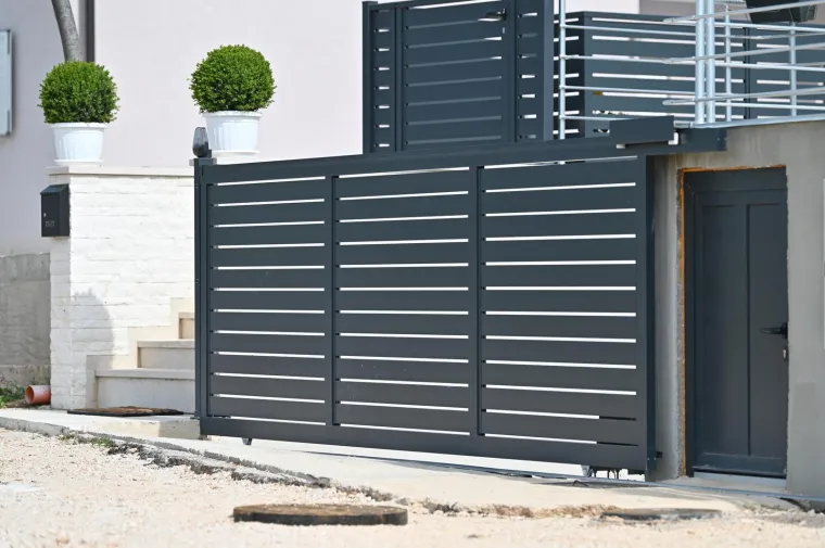 Neda Ukraden pozvala fotoreportere da snime njezinu vilu kod Imotskog: Pogledajte kako izgleda obnovljena Vila Neda u Ukradenima