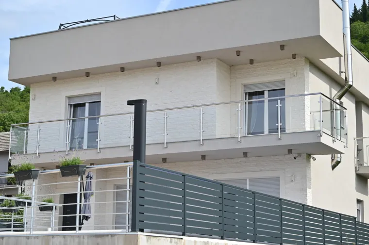 Neda Ukraden pozvala fotoreportere da snime njezinu vilu kod Imotskog: Pogledajte kako izgleda obnovljena Vila Neda u Ukradenima