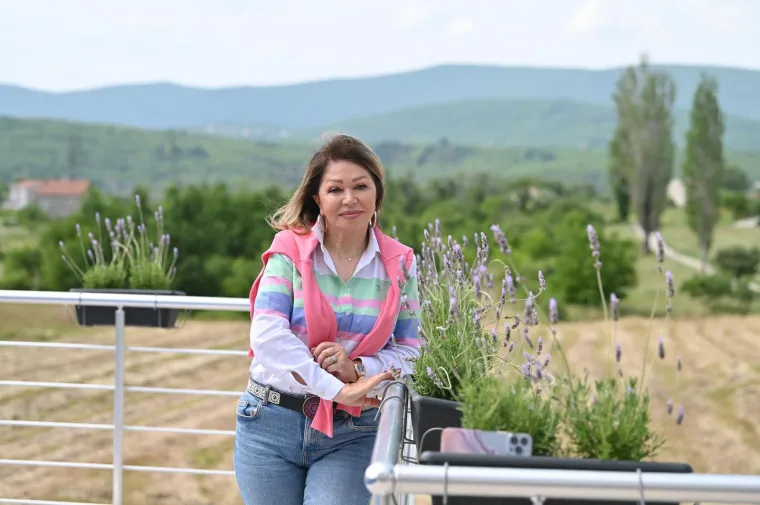 Neda Ukraden pozvala fotoreportere da snime njezinu vilu kod Imotskog: Pogledajte kako izgleda obnovljena Vila Neda u Ukradenima