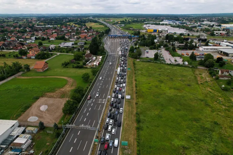 Na Lučkom nesnosne gužve u oba smjera: U smjeru Zagreba kolona je oko 3 km, a na naplati Demerje kilometar