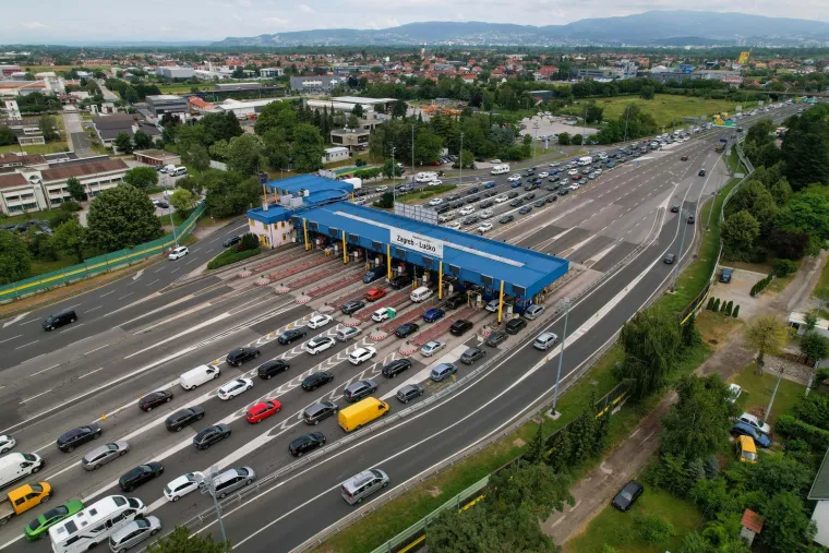 Na Lučkom nesnosne gužve u oba smjera: U smjeru Zagreba kolona je oko 3 km, a na naplati Demerje kilometar