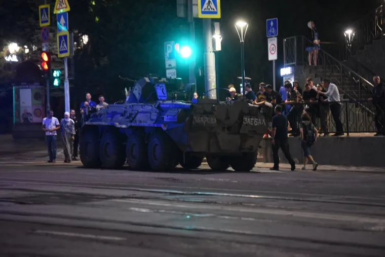 FOTO Prigožinov pogled kad odlazi, građani koji plješću vojnicima. Ovako su Wagnerovci ispraćeni iz Rostova