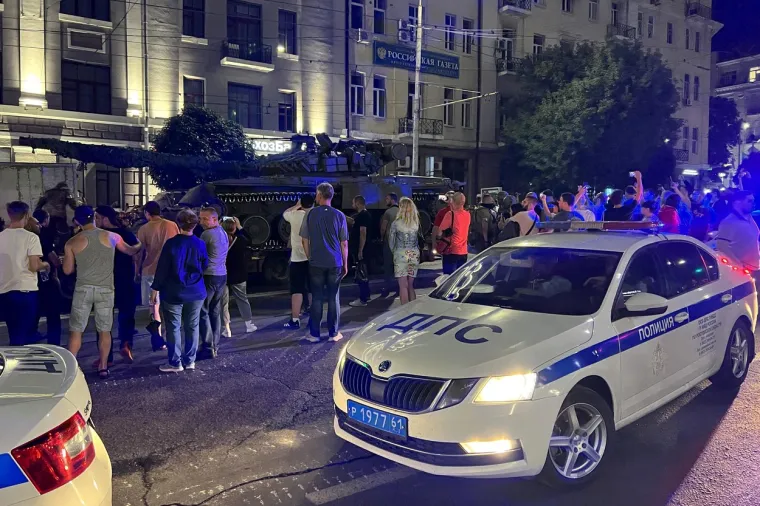 FOTO Prigožinov pogled kad odlazi, građani koji plješću vojnicima. Ovako su Wagnerovci ispraćeni iz Rostova