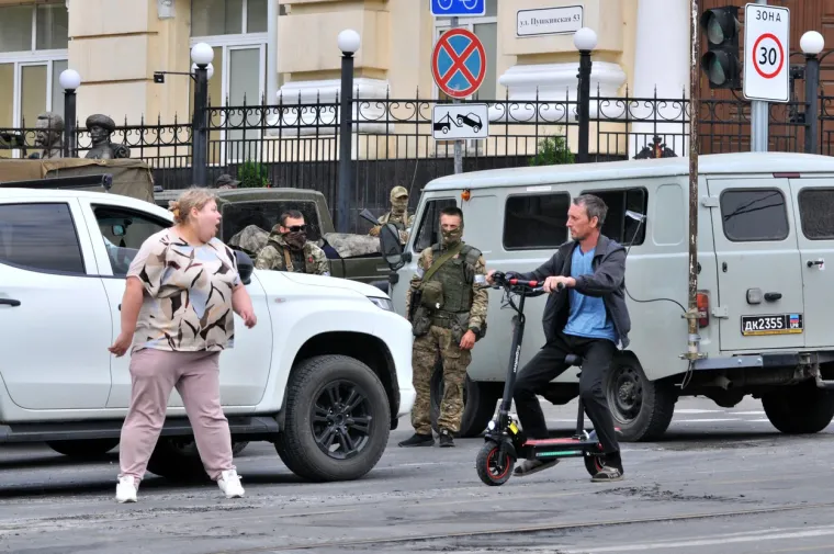 U subotu je glasnogovornik Kremlja Dmitrij Peskov rekao da se borci Wagnera neće suočiti s kaznenim postupkom zbog sudjelovanja u maršu prema Moskvi, rekavši da je Kremlj uvijek poštivao njihova herojska djela na prvim crtama u Ukrajini.