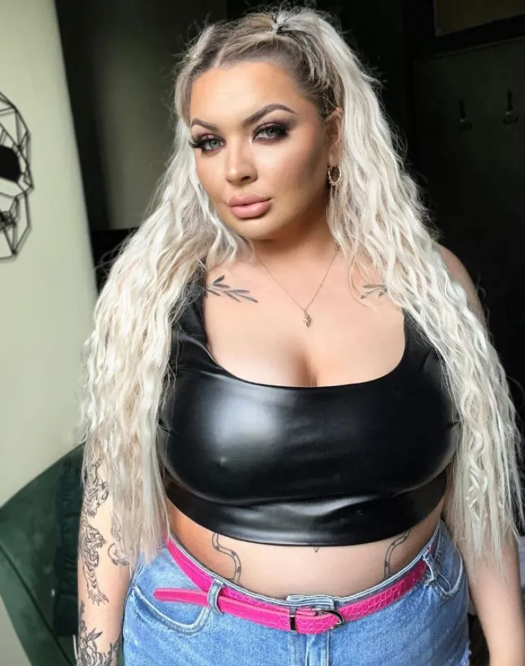 Napustila je posao u banci da bi postala OnlyFans zvijezda: 'Frajeri si ne mogu pomoći, plaćaju me ogroman novac'