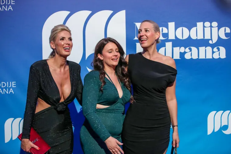 Joletova supruga &scaron;okirala pozama&scaron;nim dekolteom, Domenica se borila s haljinom, a Ana Gruica pomela izborom kreacije