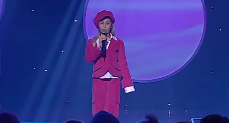 S tri godine znala je cijeli album Olivera Dragojevića napamet, a sa šest godina prvi put je stala pred kameru HRT-a. S osam godina napisala je prve pjesme i prijavila se na Dječju Euroviziju. Nakon tog natjecanja 2004. godine Nika Turković snimila je album &quot;Alien&quot;, na kojem se nalaze i dueti s Tonyjem Cetinskim i Oliverom Dragojevićem, a onda ju je život odveo u nekom drugom smjeru.