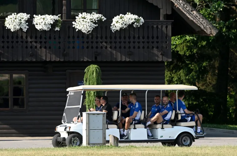 Odlično raspoloženje vlada na Dinamovim pripremama, a inače ozbiljni Bišćan nasmijan je od uha do uha: Zaigrali i treneri