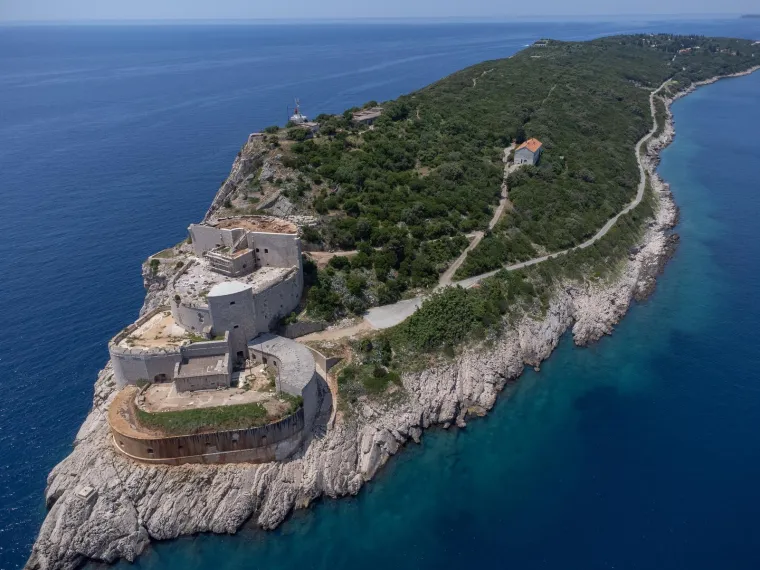 Čarobni pogledi iz zraka na najjužniju kopnenu točku Hrvatske! Znate li povijest ove utvrde?