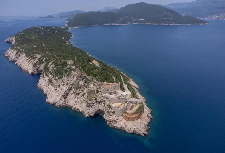 Čarobni pogledi iz zraka na najjužniju kopnenu točku Hrvatske! Znate li povijest ove utvrde?