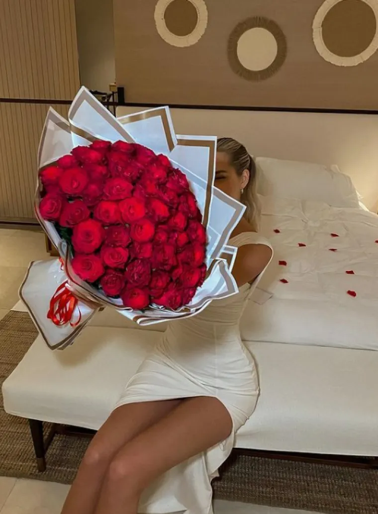 Sve su oči uperene u novog igrača Hajduka, odnosno u njegovu djevojku: Leži na parama i obučena je u krpice astronomskih cijena