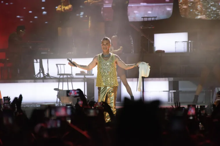 Robbie Williams napravio spektakl u pulskoj Areni koji čak ni kiša nije pokvarila: Među publikom je bio i poznati Hrvat