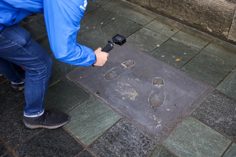 Otisci stopala Gavrila Principa i automobil Franje Ferdinanda. Sarajevo puno turista na obiljetnicu atentata