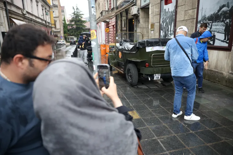 Otisci stopala Gavrila Principa i automobil Franje Ferdinanda. Sarajevo puno turista na obiljetnicu atentata
