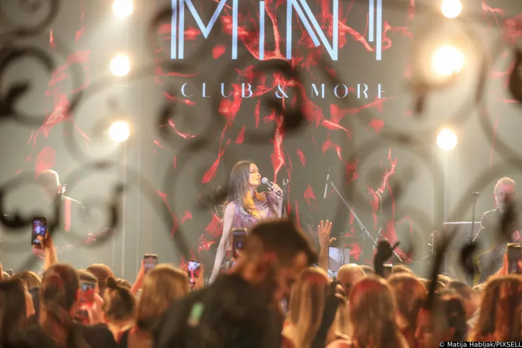 Severina usijala zagrebački Mint i publici priuštila nezaboravne prizore u krajnje nestašnim resicama