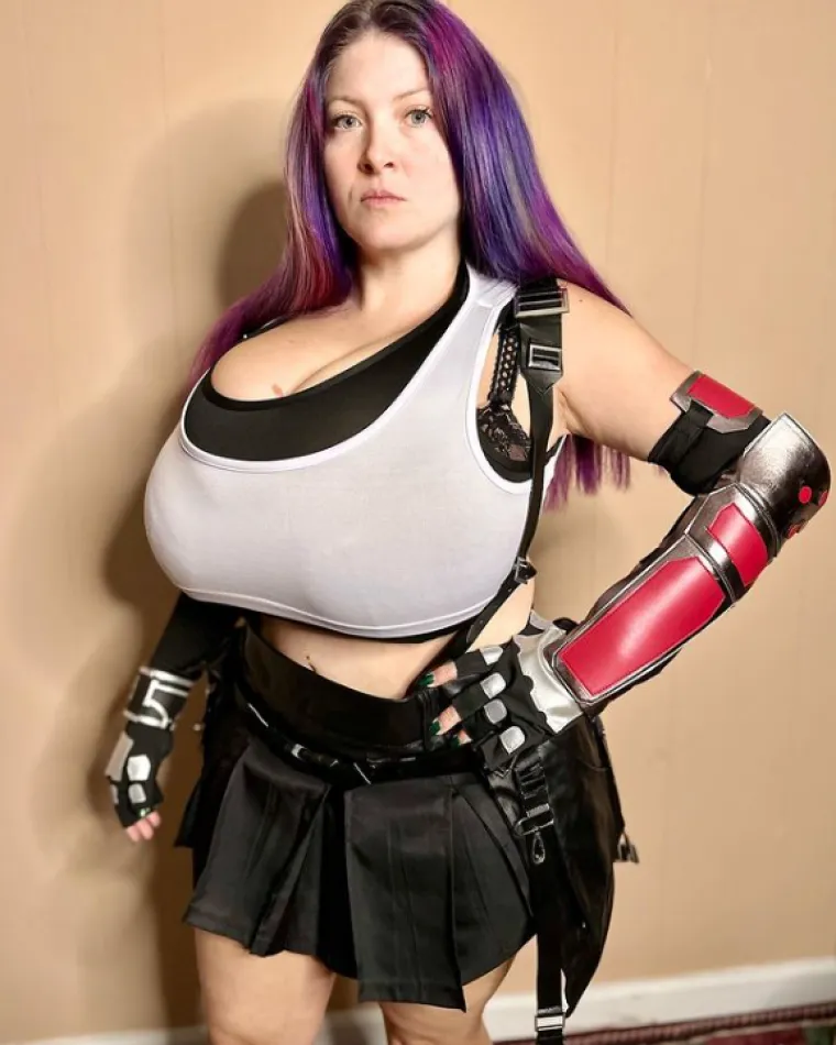 Ono kad želi&scaron; ukrotiti abnormalno masivne grudi: U njenom je slučaju svaki poku&scaron;aj unaprijed osuđen na propast