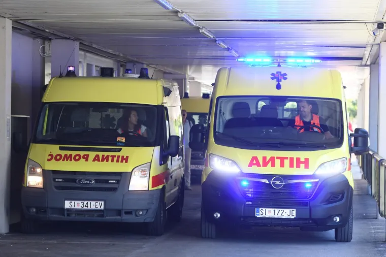 FOTO Od Bjelovara preko Karlovca pa do Splita. Vozači Hitne u 12 sati upalili sirene kao podršku svom kolegi