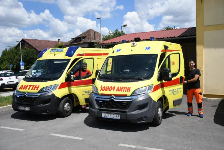 FOTO Od Bjelovara preko Karlovca pa do Splita. Vozači Hitne u 12 sati upalili sirene kao podršku svom kolegi