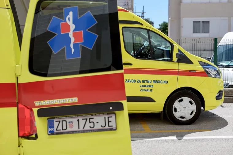 FOTO Od Bjelovara preko Karlovca pa do Splita. Vozači Hitne u 12 sati upalili sirene kao podršku svom kolegi