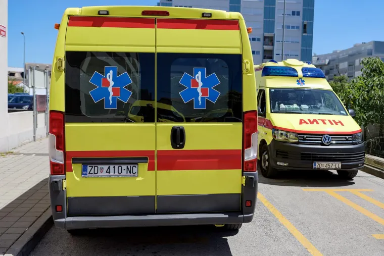 FOTO Od Bjelovara preko Karlovca pa do Splita. Vozači Hitne u 12 sati upalili sirene kao podršku svom kolegi