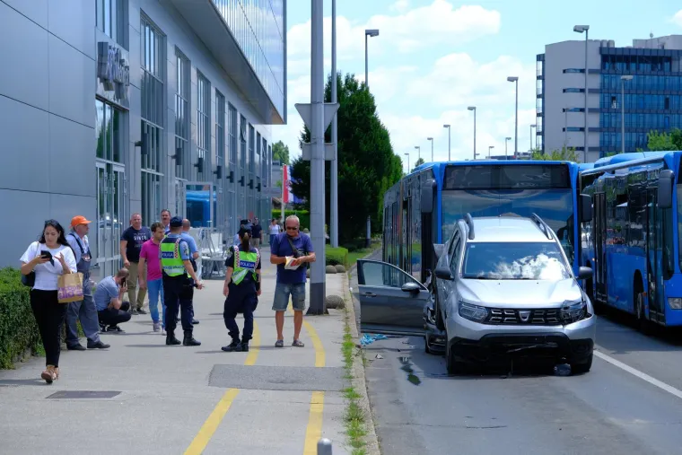 Lančani sudar na jednom od najprometnijih križanja u Zagrebu: ZET-ov autobus pogodio niz automobila