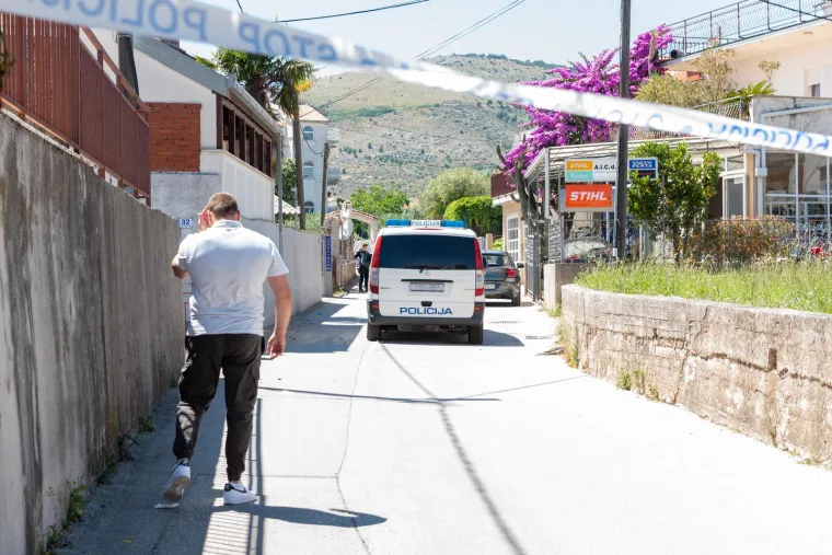 Ovako izgleda Trogir. &Scaron;titovi, duge cijevi, policajci s pancirkama. Traži se bjegunac koji je upucao mu&scaron;karca