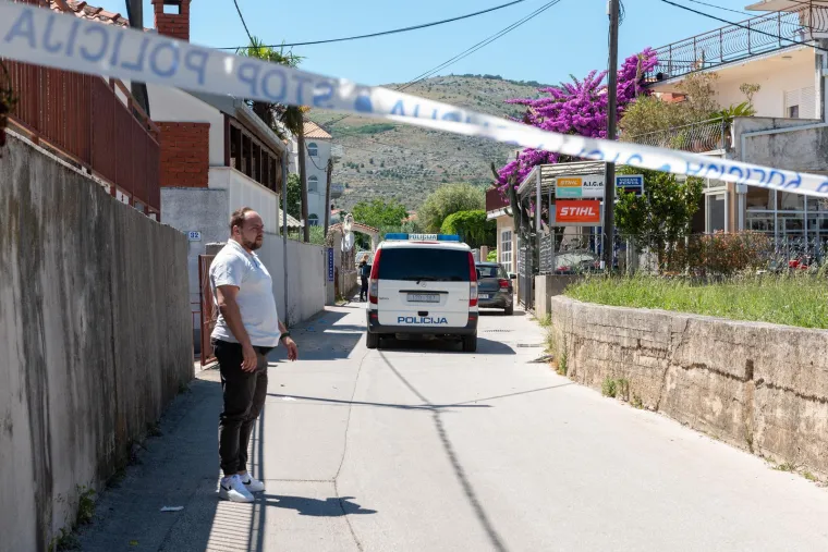 Ovako izgleda Trogir. &Scaron;titovi, duge cijevi, policajci s pancirkama. Traži se bjegunac koji je upucao mu&scaron;karca