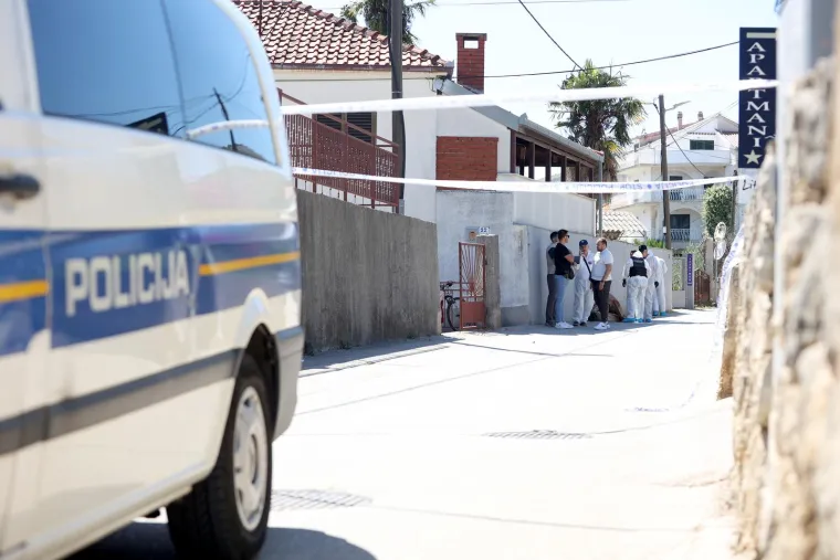Ovako izgleda Trogir. &Scaron;titovi, duge cijevi, policajci s pancirkama. Traži se bjegunac koji je upucao mu&scaron;karca