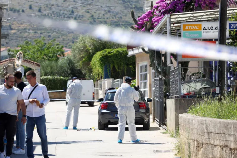 Ovako izgleda Trogir. &Scaron;titovi, duge cijevi, policajci s pancirkama. Traži se bjegunac koji je upucao mu&scaron;karca