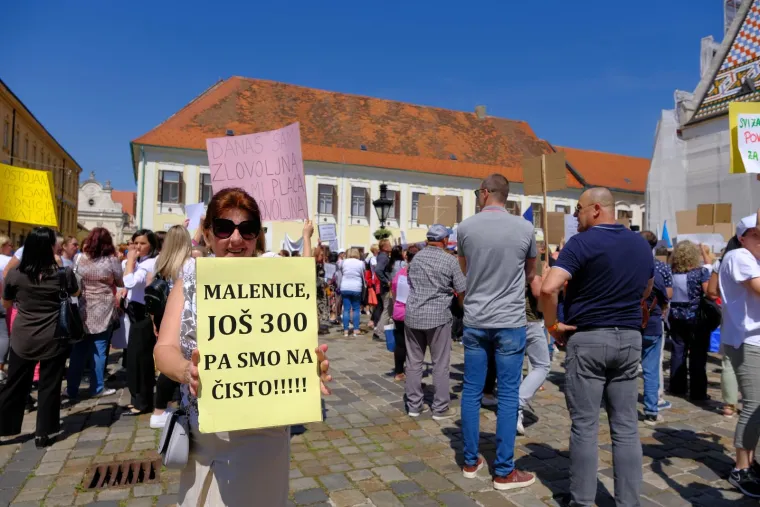Zviždaljke, trube, bubnjevi! Pogledate prosvjednički marš na Markov trg: 'Svi za jednoga, povišica za sve'